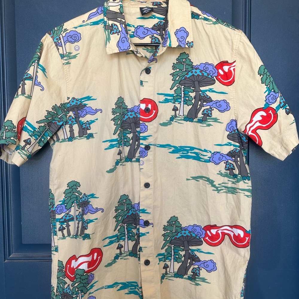 Neff Men’s Small Tan Mushrooms Button Down Shirt